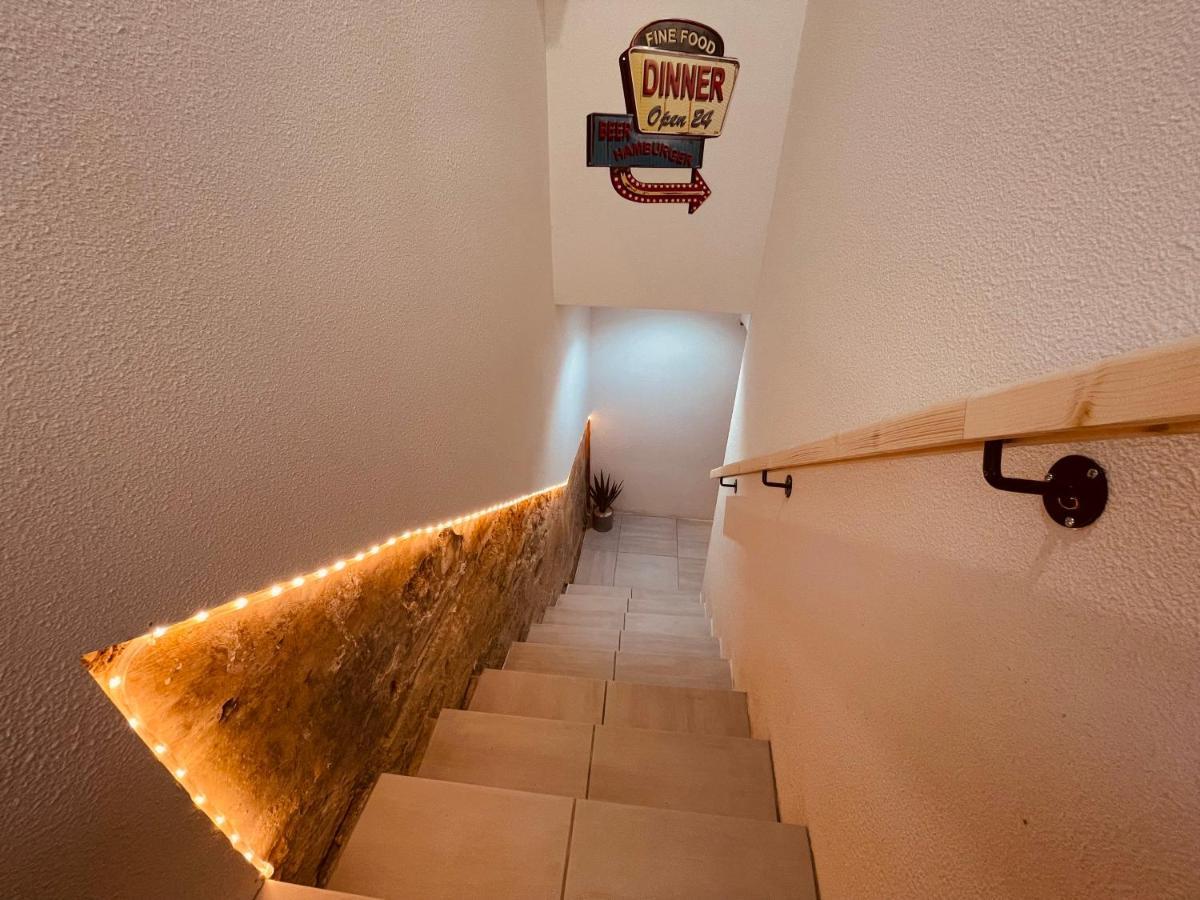 La Cave Aux Lumieres - Proche Centre-Ville - 2 Chambres - Wifi Renaison ภายนอก รูปภาพ