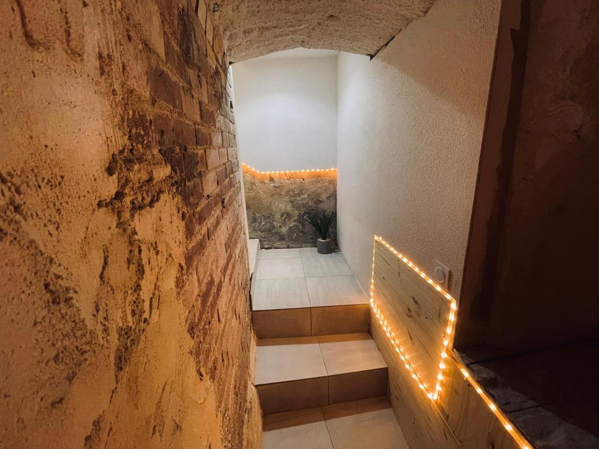La Cave Aux Lumieres - Proche Centre-Ville - 2 Chambres - Wifi Renaison ภายนอก รูปภาพ