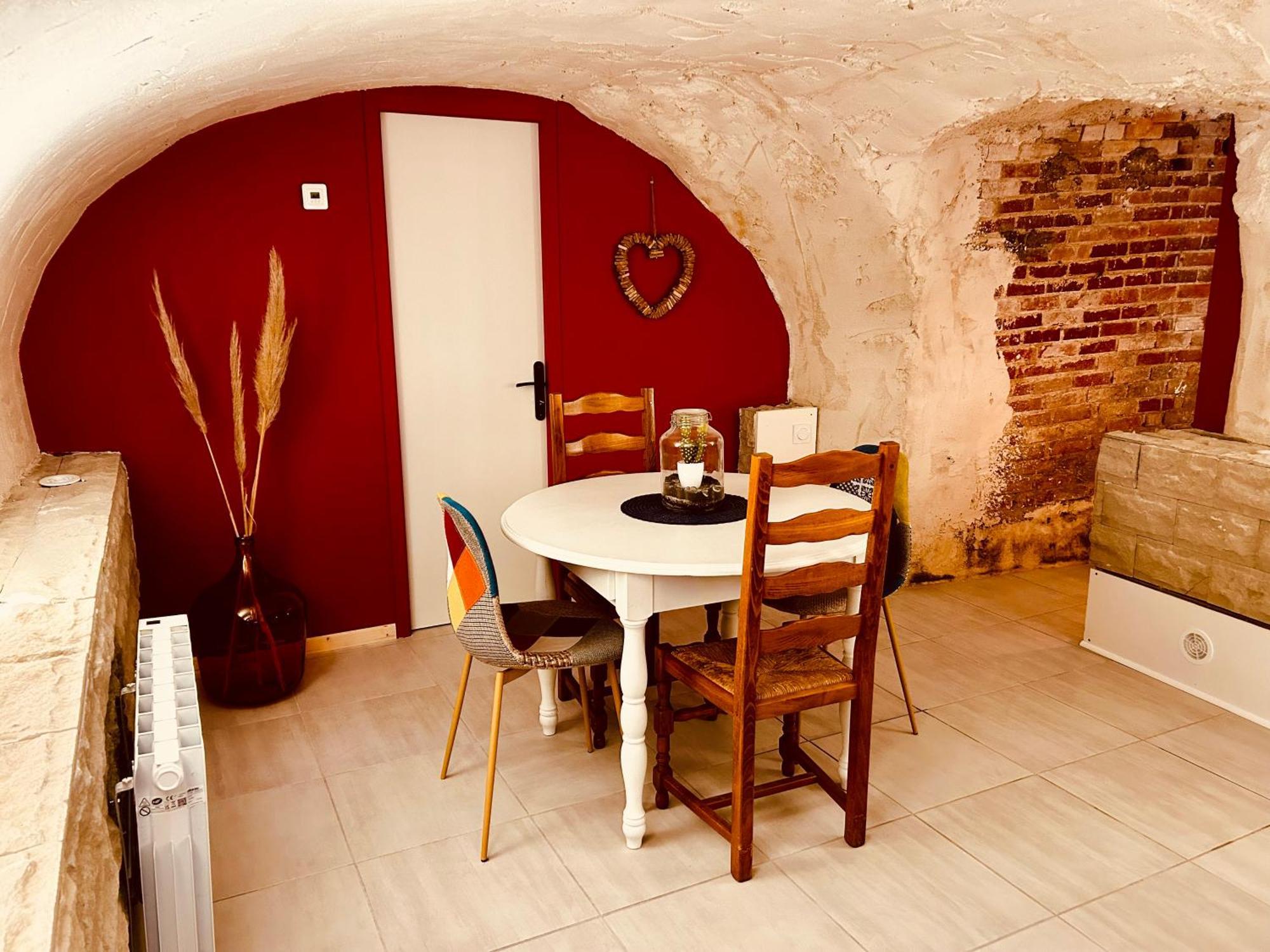 La Cave Aux Lumieres - Proche Centre-Ville - 2 Chambres - Wifi Renaison ภายนอก รูปภาพ