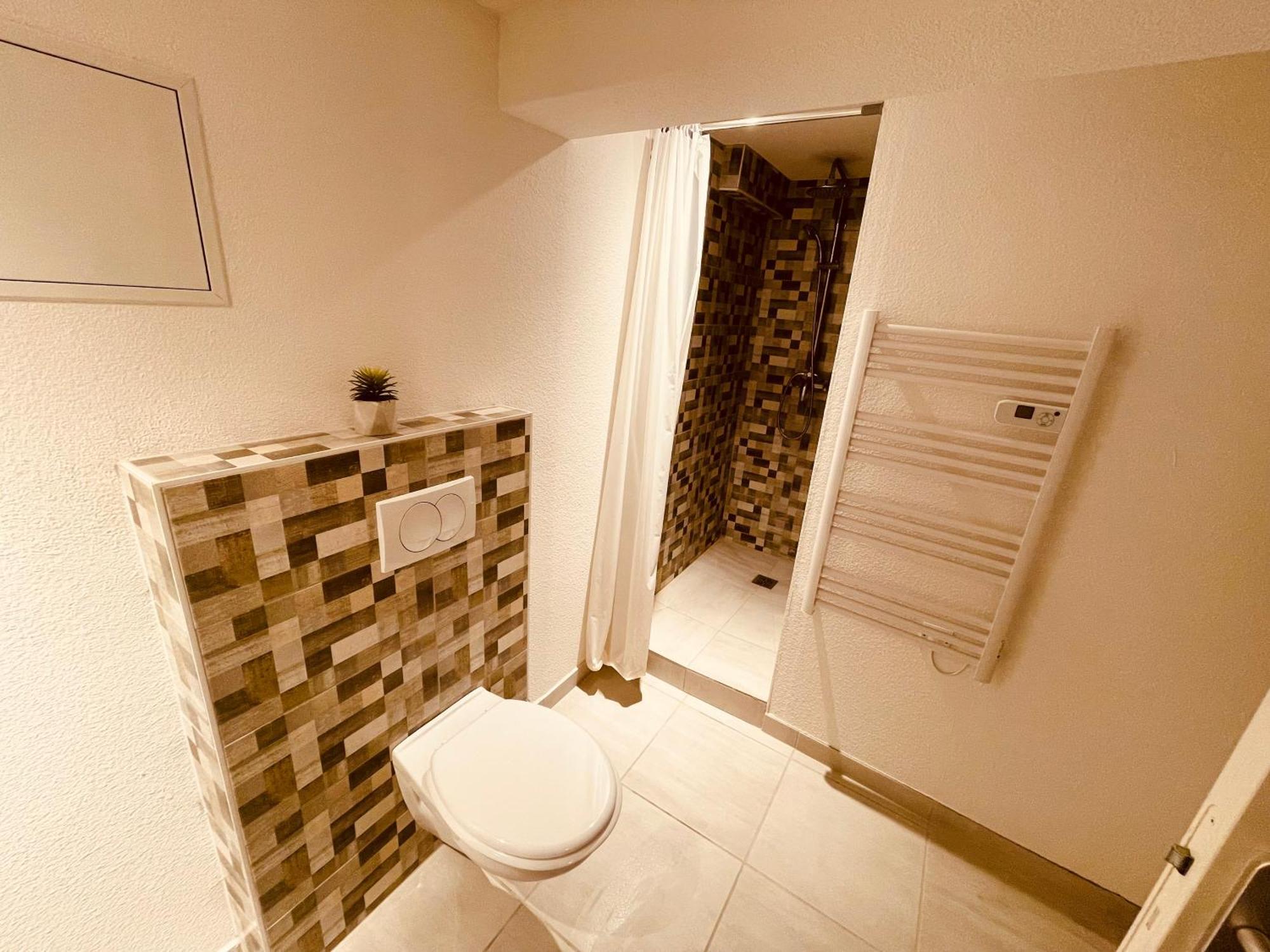 La Cave Aux Lumieres - Proche Centre-Ville - 2 Chambres - Wifi Renaison ภายนอก รูปภาพ