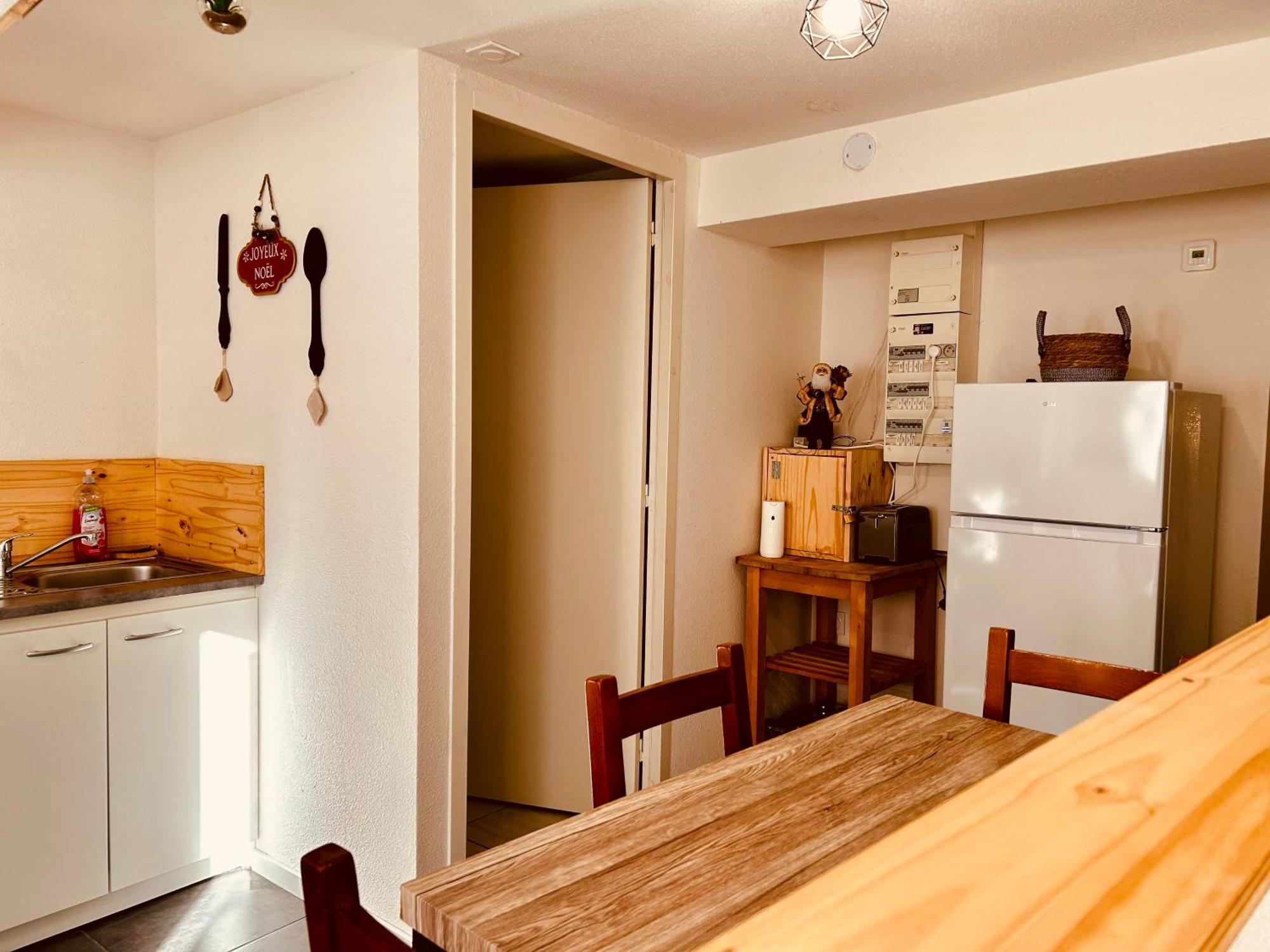 La Cave Aux Lumieres - Proche Centre-Ville - 2 Chambres - Wifi Renaison ภายนอก รูปภาพ